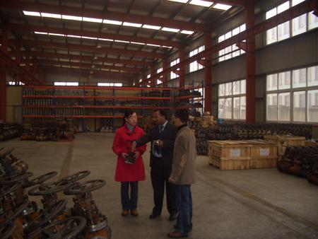 沙特客户参观生产车间