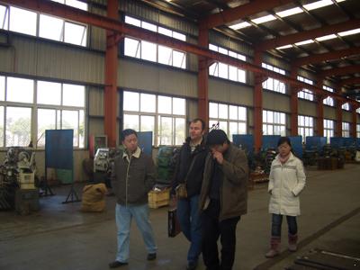 俄罗斯客户考察我厂闸阀、蝶阀生产车间（图3）