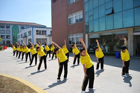上海沪工阀门厂开展第八套广播体操健身活动（图 2）