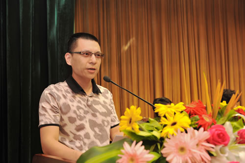 3044永利集团董事长杨猛在大会上作报告发言