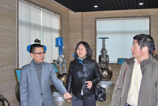 市、区卫生局领导在沪工集团视察工作