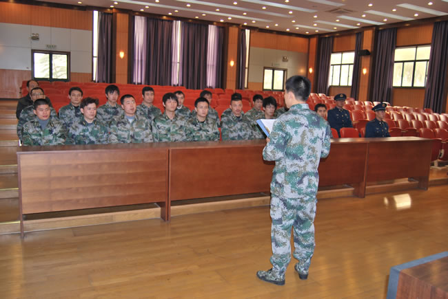 在训练基地里开展训练图（1）