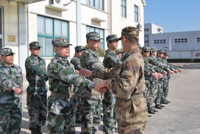 在训练基地里开展训练图（3）