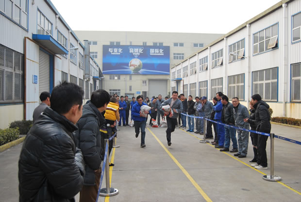 蚂蚁搬家-搬沙袋比赛(图7)