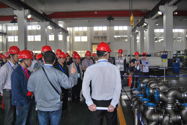 上海沪工阀门厂集团全国优秀经销商座谈会参会代表参观公司生产加工车间(图 5)