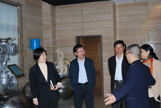 嘉定区社工委书记葛影敏视察沪工阀门(2)