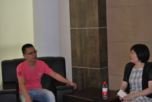 嘉定区社会工作委员会书记葛影敏来我公司高温慰问