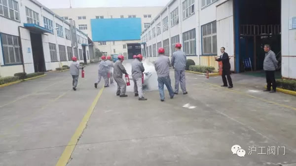 上海沪工阀门厂11月9日全国消防日安全消防演练活动 图6