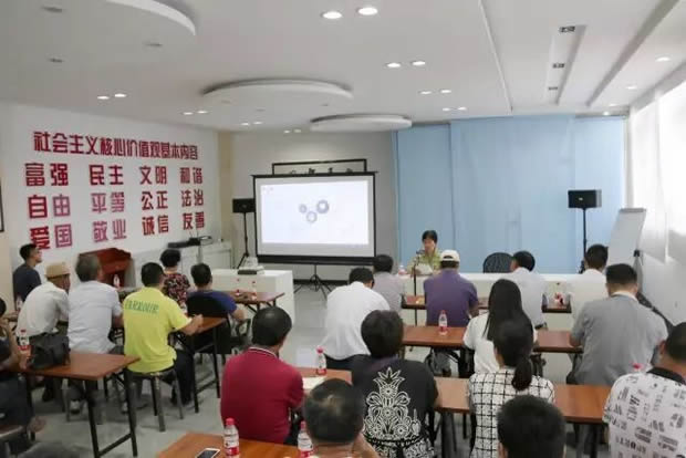 华亭镇宣讲团成员吴建芬