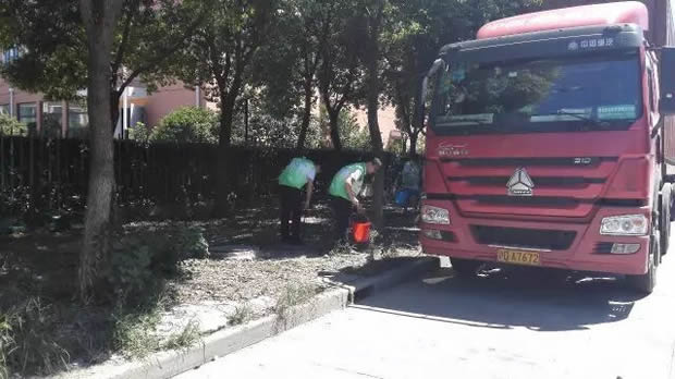 沪工阀门美丽华亭清洁家园志愿者活动（图1）