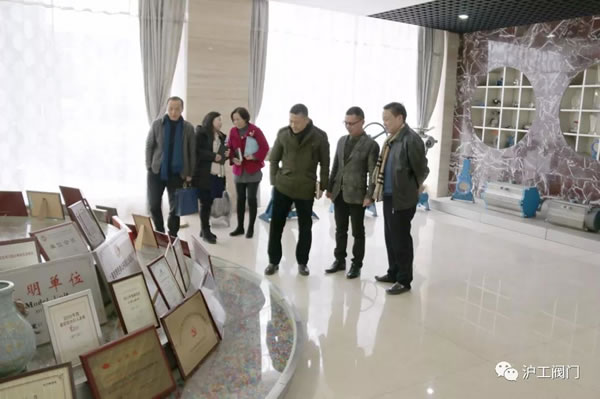 浦忠明局长在上海沪工阀门厂调研（图1）
