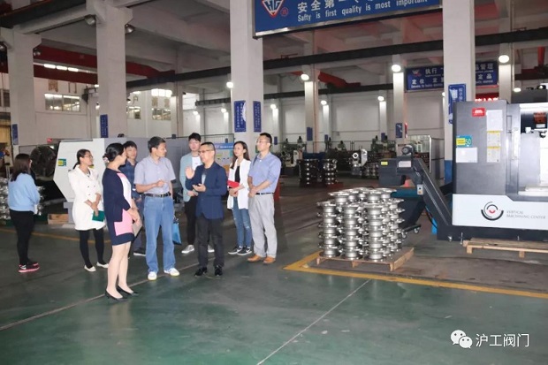 嘉定区经委前来上海沪工阀门厂进行调研（图1）