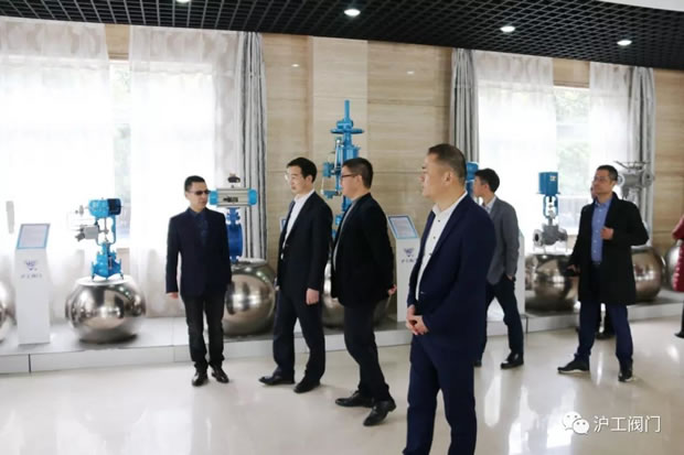 浙江省永嘉县党政考察团考察上海沪工阀门厂(图3)