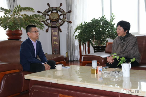 华亭镇党委书记何蓉在沪工阀门调研（图1）