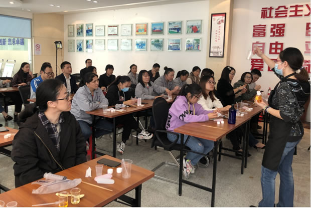 华亭镇总工会活动进企项目之金秋十月护手霜DIY活动（图1）