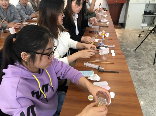 华亭镇总工会活动进企项目之金秋十月护手霜DIY活动（图3）