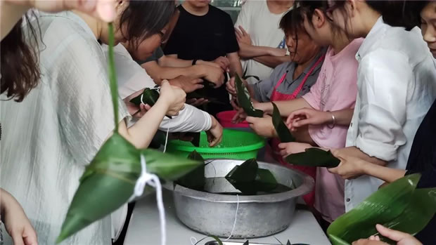 2021年上海沪工阀门厂端午节包粽子活动（图8）