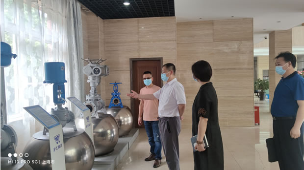 区人大副主任宗斌一行走访调研上海沪工阀门厂（图2）