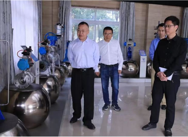 嘉定区经委领导实地调研上海沪工阀门厂（图2）