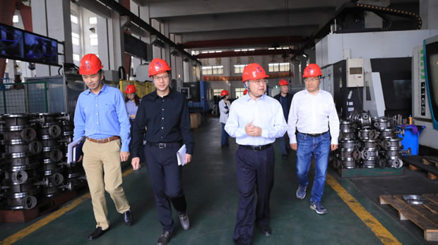 嘉定区经委领导实地调研上海沪工阀门厂（图4）